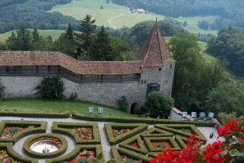 Картинка швейцария замок грюйер города дворцы замки крепости стена цветы башня клумбы