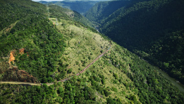Картинка природа горы река лес поезд дорога