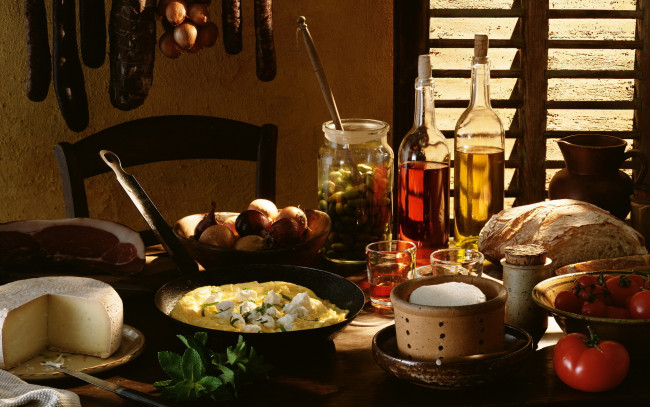 Обои картинки фото еда, разное, оливки, масло, помидоры, хлеб, лук, сыр, томаты