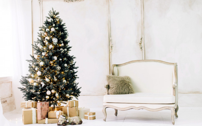 Обои картинки фото праздничные, ёлки, подарки, елка, диван