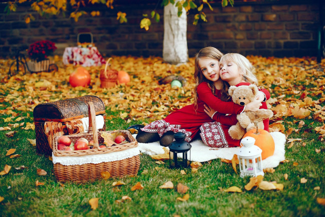 Обои картинки фото разное, настроения, осень, листопад, пикник, подружки