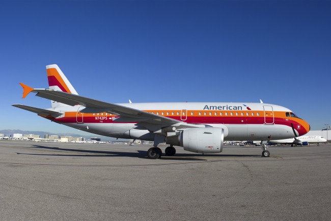 Обои картинки фото airbus a319-112, авиация, пассажирские самолёты, аэропорт, полоса, авиалайнер