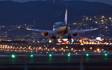 Картинка авиация пассажирские+самолёты аэродром аэропорт вечер самолет огни посадка