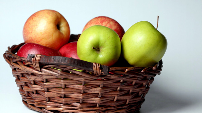 Обои картинки фото еда, Яблоки, яблоки, корзинка
