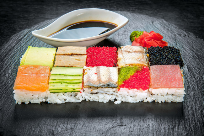 Обои картинки фото еда, рыба,  морепродукты,  суши,  роллы, японская, икра, рис, суши, кухня