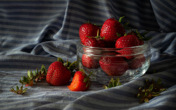 Картинка еда клубника +земляника ягоды миска