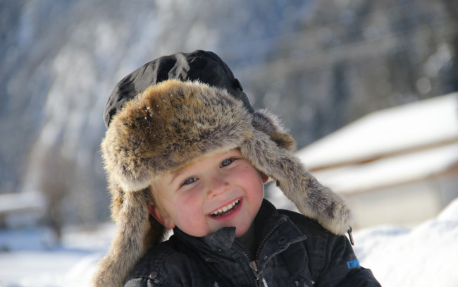 Обои картинки фото разное, дети, мальчик, шапка, куртка, снег, зима