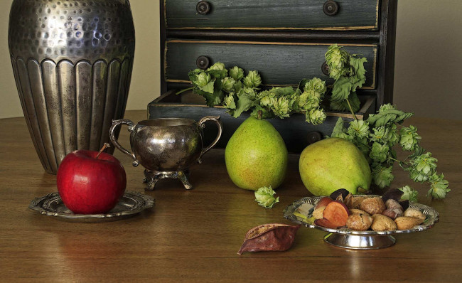 Обои картинки фото еда, натюрморт, хмель, груша, орехи, яблоко