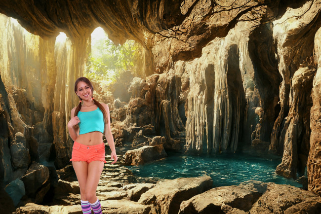 Обои картинки фото девушки, riley reid, пещера, улыбка, шорты, топ