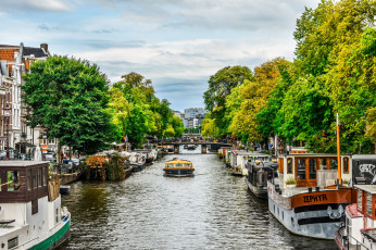 Картинка города амстердам+ нидерланды канал мосты лодки