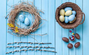 Картинка праздничные пасха candy decoration colorful шоколад верба wood easter яйца chocolate конфеты eggs spring happy