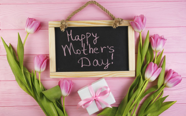 Обои картинки фото праздничные, день матери, flowers, spring, доска, подарок, tender, gift, тюльпаны, tulips, pink, цветы, wood, fresh, розовые, mother's, day