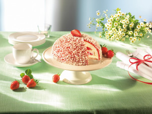 Картинка еда пирожные кексы печенье ромашки клубника цветы торт ягоды