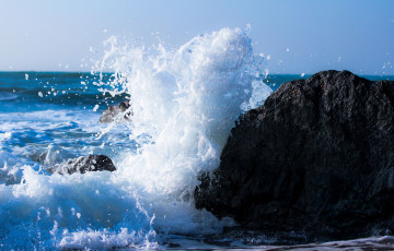 Картинка природа моря океаны море волна камни брызги
