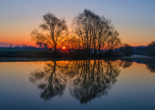 Обои картинки фото природа, восходы, закаты, закат, река, деревья, отражение