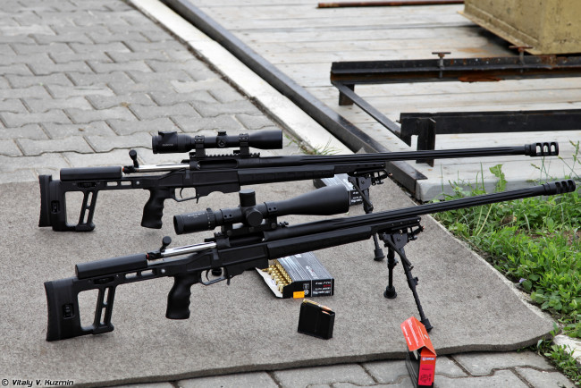 Обои картинки фото оружие, винтовки с прицеломприцелы, патроны, коробки, 2, штуки, снайперкая, винтовка, российская, orsis, se