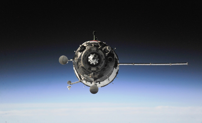 Обои картинки фото космос, космические корабли,  космические станции, атмосфера, полет, союз, роскосмос