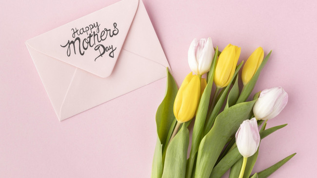 Обои картинки фото праздничные, день матери, тюльпаны, бутоны, конверт, надпись