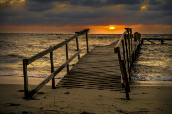 Картинка природа восходы закаты океан солнце сумерки мостик