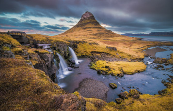 Картинка природа водопады тучи мост небо исландия kirkjufell река море водопад гора
