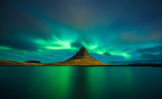 Обои картинки фото природа, северное сияние, iceland, reflection, aurora, borealis, kirkjufell, исландия