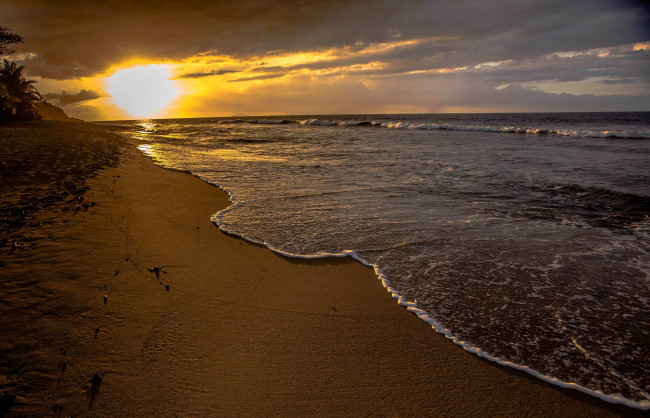 Обои картинки фото природа, восходы, закаты, солнце, тучи, пляж, океан