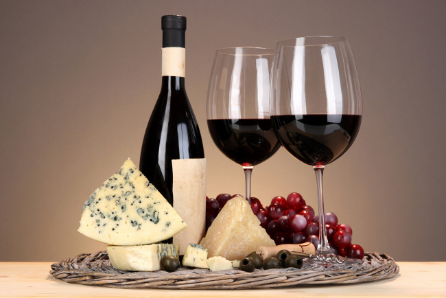 Обои картинки фото еда, натюрморт, виноград, сыр, вино, бокал, напитки, бутылка