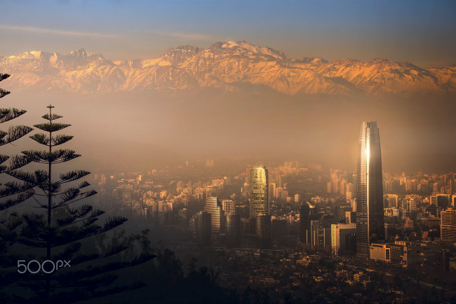Обои картинки фото города, сантьяго , Чили, сантьяго, город, горы, свет, дымка, туман