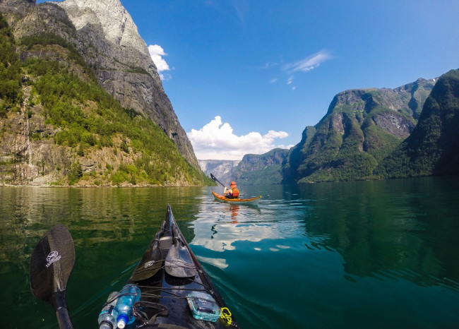 Обои картинки фото корабли, лодки,  шлюпки, фьорд, норвегия, горы, отдых