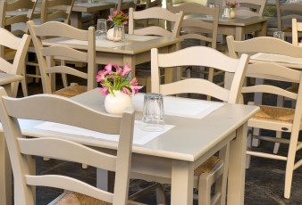 Картинка интерьер кафе +рестораны +отели стулья столы вазы цветы