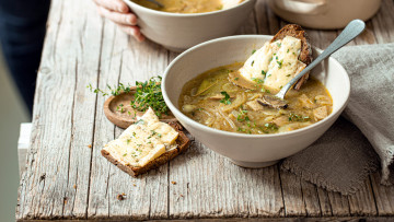 Картинка еда первые+блюда луковый суп гренки