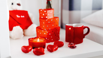 Картинка праздничные подарки+и+коробочки свеча сердечки коробки подарки чашка мишка