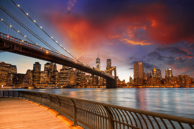 Обои картинки фото города, нью-йорк , сша, дома, река, мост, ночь, огни, нью-йорк