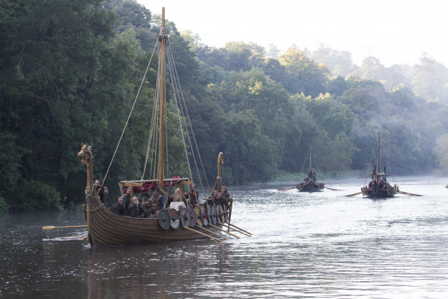 Обои картинки фото кино фильмы, vikings , 2013,  сериал, викинги, vikings, сериал, река, поход
