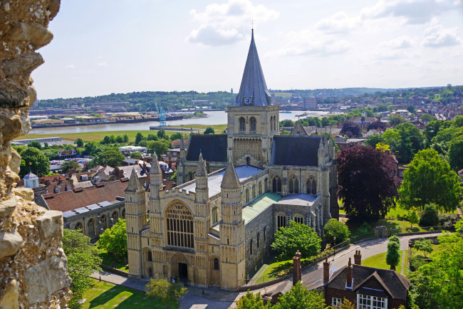 Обои картинки фото rochester cathedral, города, - католические соборы,  костелы,  аббатства, дорога, панорама, англия, великобритания, дома, рочестер