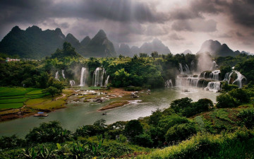 Картинка природа водопады река горы долина зелень поля джунгли тучи