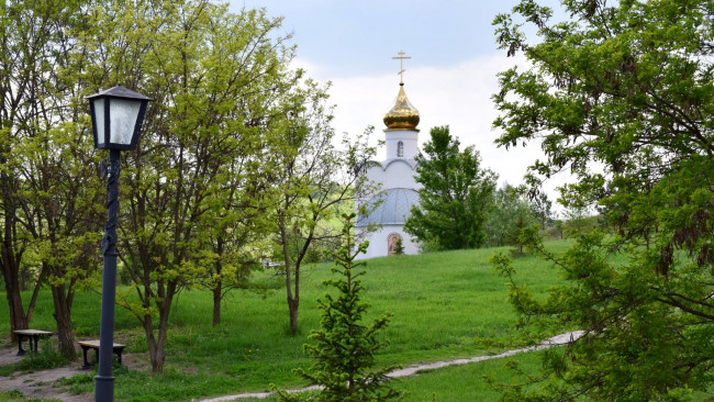 Обои картинки фото города, - православные церкви,  монастыри, ель, фонарь, природа, монастырь