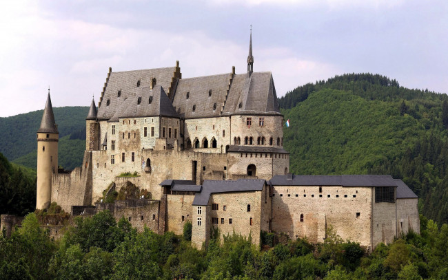 Обои картинки фото vianden castle люксембург, города, - дворцы,  замки,  крепости, vianden, castle, люксембург