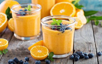 Картинка еда напитки +сок черника ягоды апельсины сок стаканы