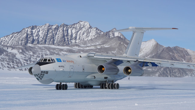 Обои картинки фото авиация, грузовые самолёты, ilyushin, il-76
