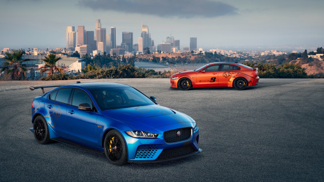 Обои картинки фото 2018 jaguar xe sv project 8, автомобили, jaguar, 2018, xe, sv, project, 8, мощный, ягуар, седан, город