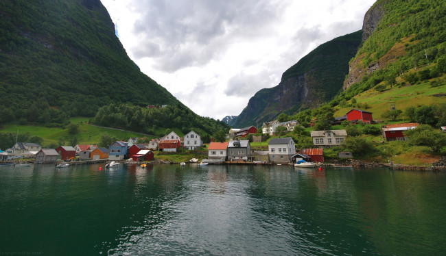 Обои картинки фото undredal, norway, города, пейзажи, норвегия, фьорд, горы, домики, деревня