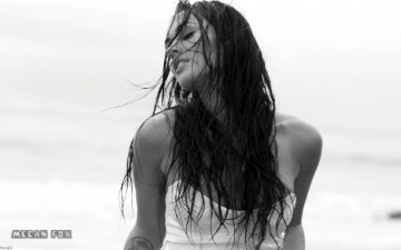 Картинка Megan+Fox девушки черно-белой шатенка