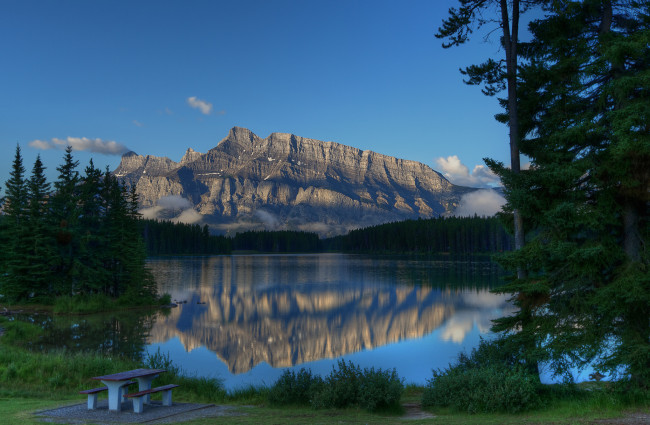 Обои картинки фото two, jack, lake, banff, national, park, canada, природа, реки, озера, деревья, отражение, пейзаж, гора, канада, озеро, mount, rundle