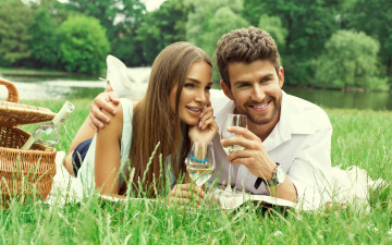 Картинка разное мужчина+женщина love girl boy glasses wine вино бокалы корзина травка природа basket парень девушка влюбленные nature grass
