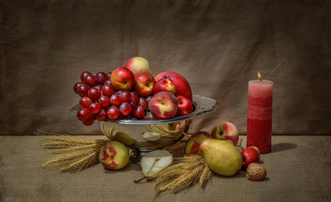 Обои картинки фото еда, натюрморт, свеча, орех, груши, фрукты, виноград, яблоки