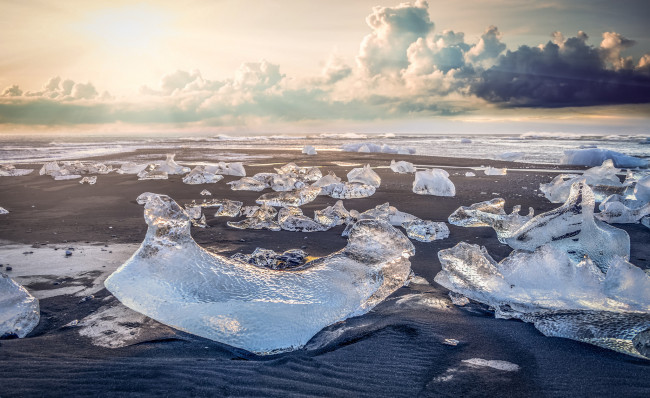 Обои картинки фото природа, айсберги и ледники, море, зима, песок, облака, свет, солнце, льдины, лед, берег