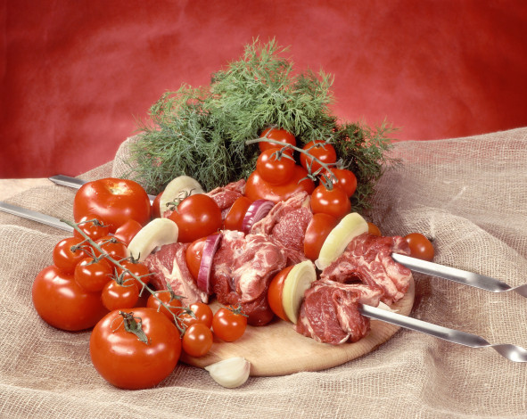 Обои картинки фото еда, шашлык, барбекю, помидоры, укроп, чеснок, мясо, томаты