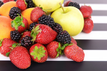 обоя еда, фрукты,  ягоды, ягоды, ежевика, клубника, яблоко