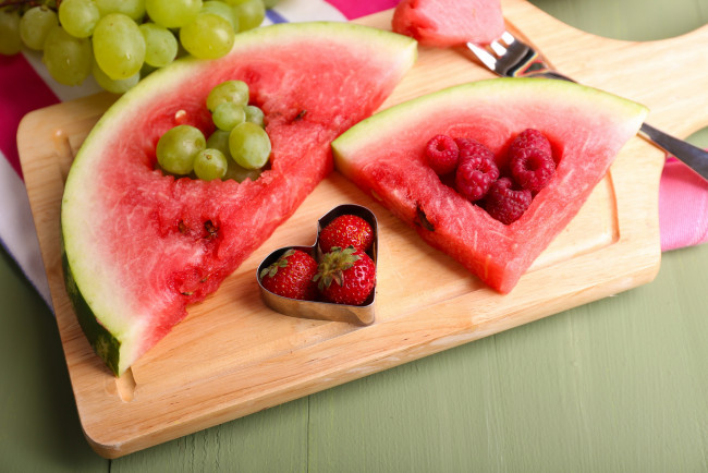 Обои картинки фото еда, фрукты,  ягоды, сердце, клубника, виноград, малина, арбуз